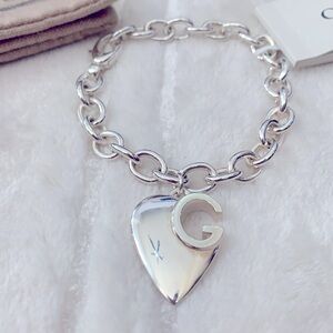 $670 Gucci Trademark Cutout Heart Charm Chain Link Bracelet in Sterling Silver